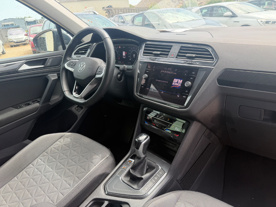 Volkswagen Tiguan - Photo 2