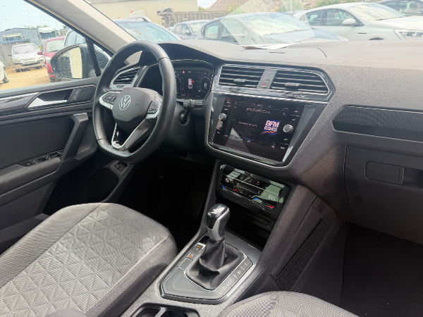 Volkswagen Tiguan - Photo 2