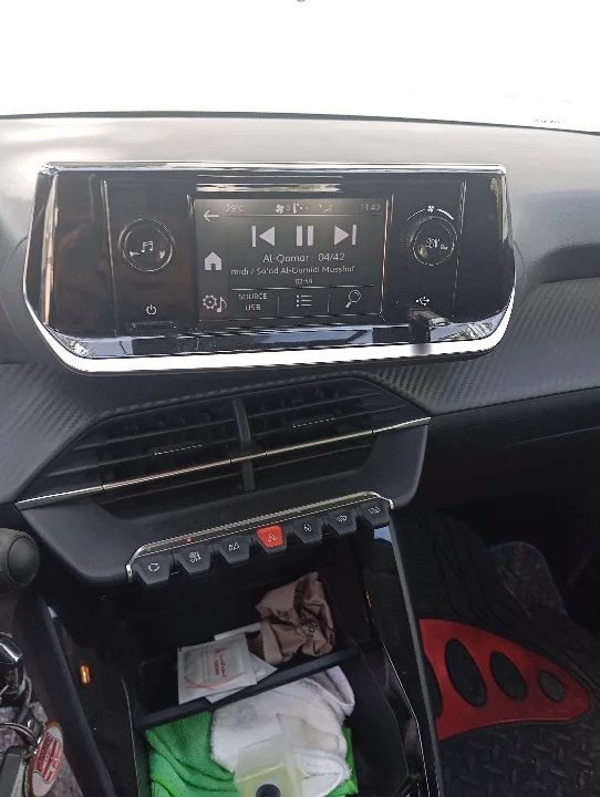 Peugeot 208 - Photo 6