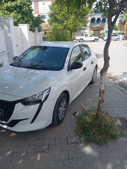 Peugeot 208 - Photo 4