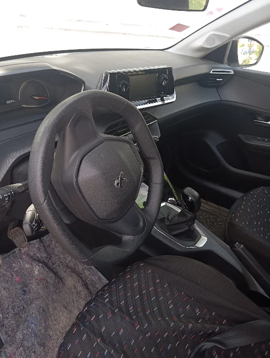 Peugeot 208 - Photo 3