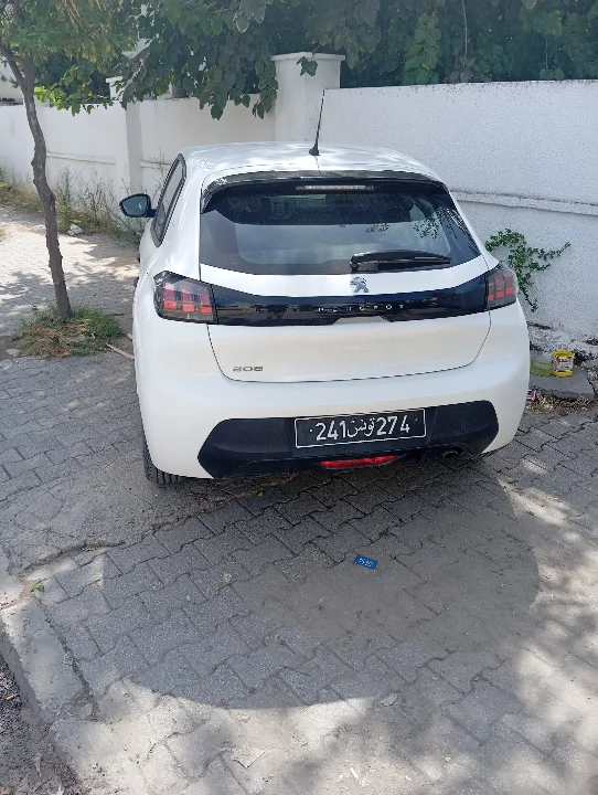 Peugeot 208 - Photo 2