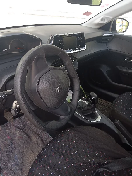 Peugeot 208 - Photo 3
