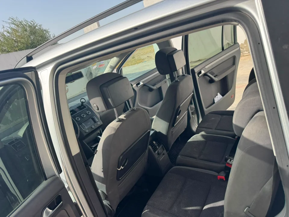 Volkswagen Touran - Photo 2