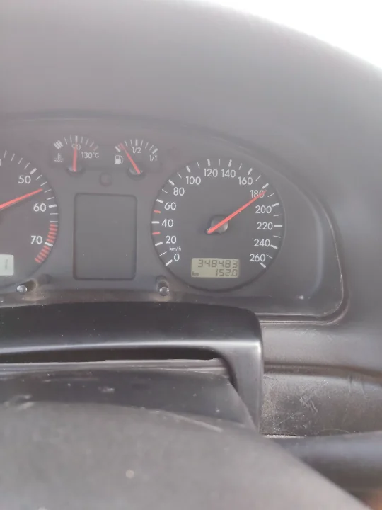 Volkswagen Passat - Photo 2