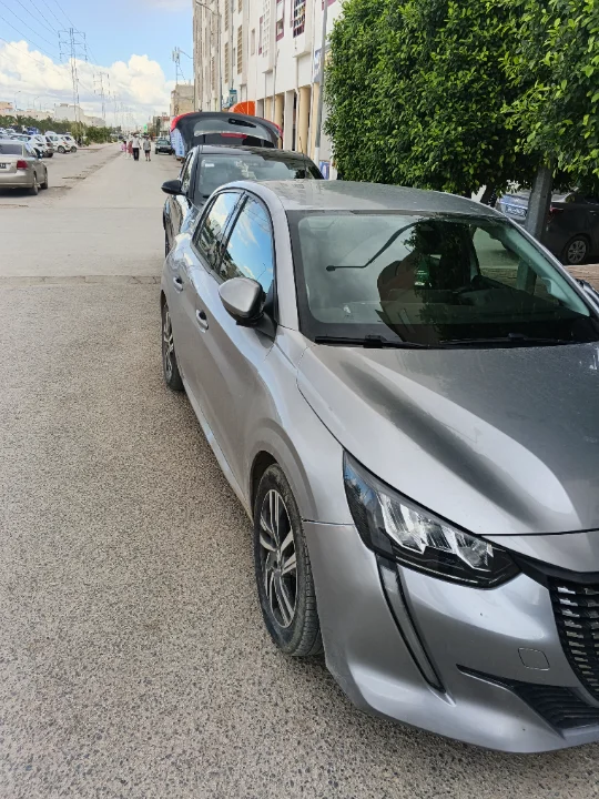 Peugeot 208 - Photo 8
