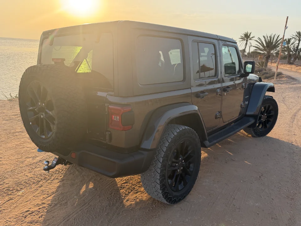 Jeep WRANGLER - Photo 2