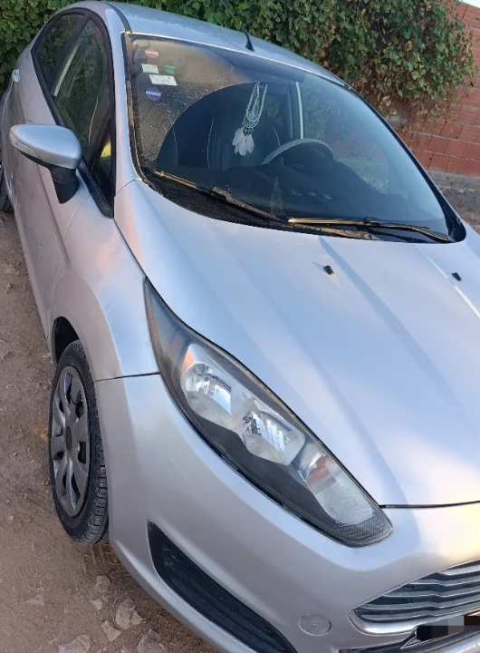 Ford FIESTA - Photo 2