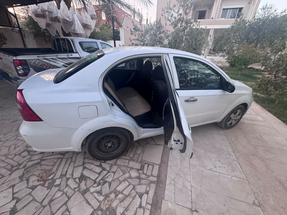 Chevrolet AVEO - Photo 4