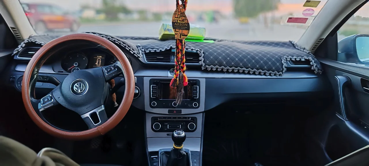 Volkswagen Passat - Photo 2