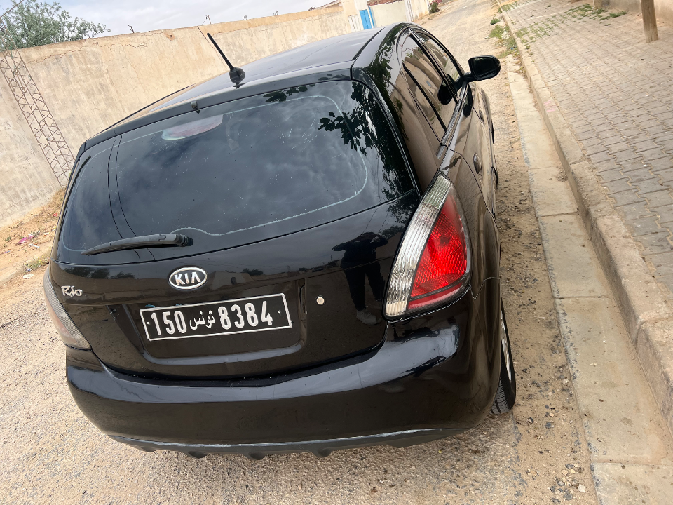 Kia RIO - Photo 4