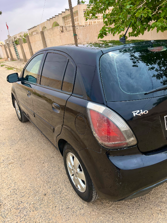 Kia RIO - Photo 2