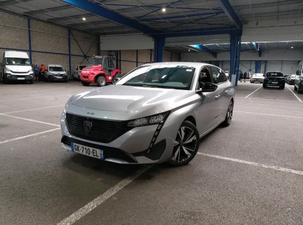 Peugeot 308 III SW Plug-in Hybrid (PHEV) 180 ch en finition Active Pack (modèle&amp;#8230;
