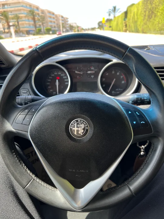 Alfa romeo GIULIETTA - Photo 3