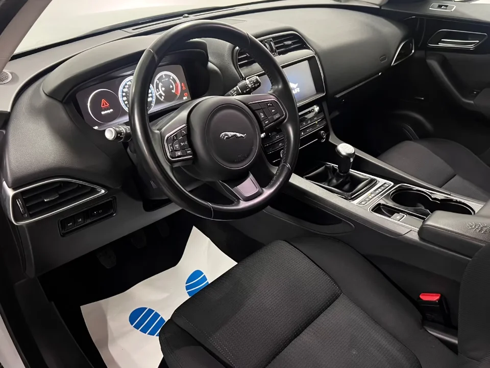 Jaguar F-PACE - Photo 8