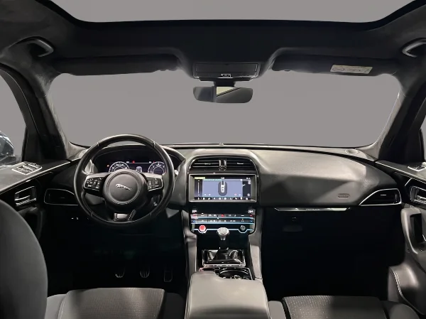 Jaguar F-PACE - Photo 10
