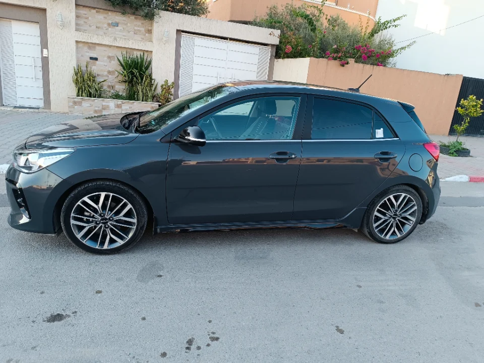 Kia RIO - Photo 5