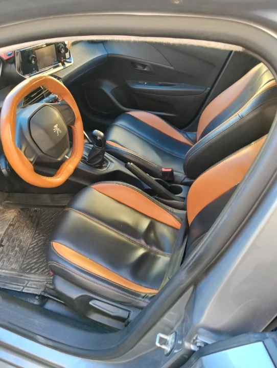 Peugeot 208 - Photo 8