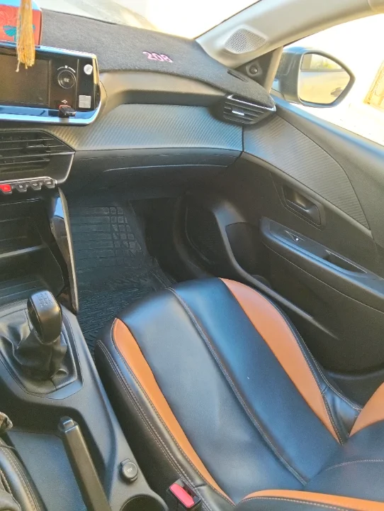 Peugeot 208 - Photo 6