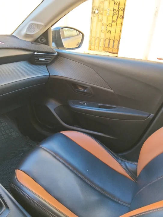 Peugeot 208 - Photo 5
