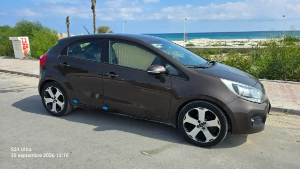 Kia RIO - Photo 12