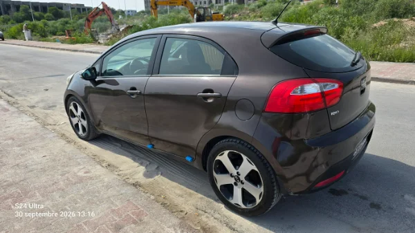 Kia RIO - Photo 9