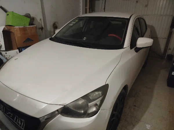 Mazda MAZDA2 - Photo 2