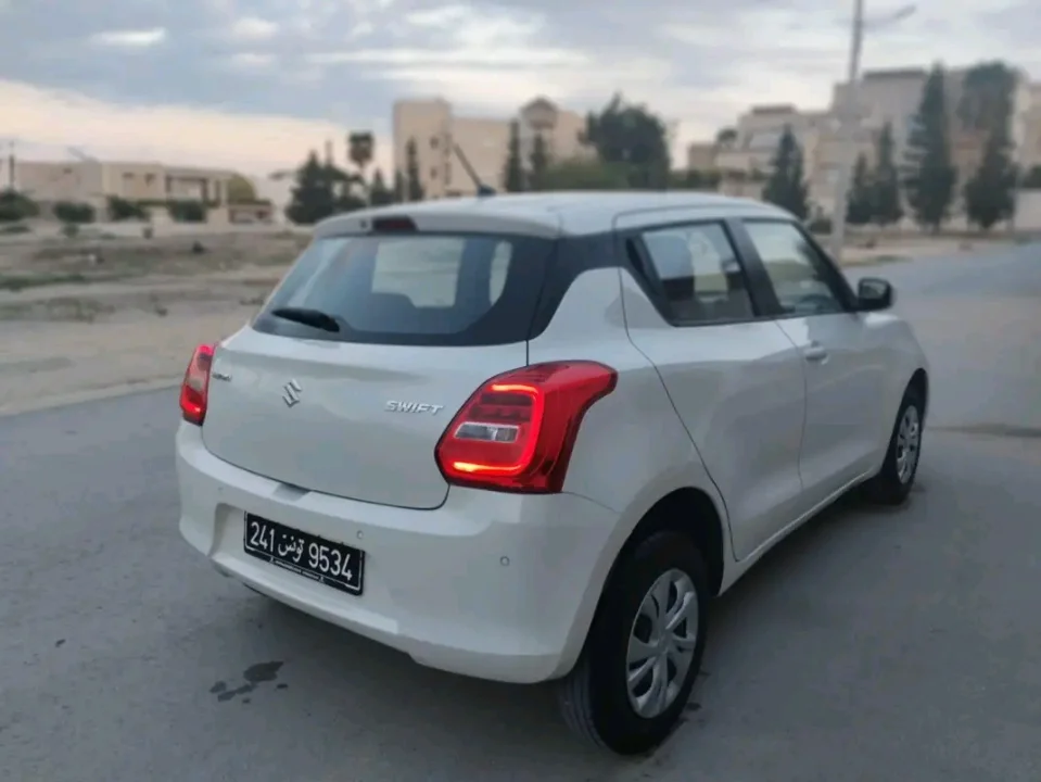 Suzuki Swift - Photo 8