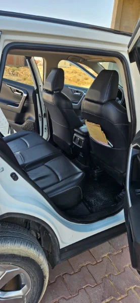 Toyota RAV4 Plug-in - Photo 7