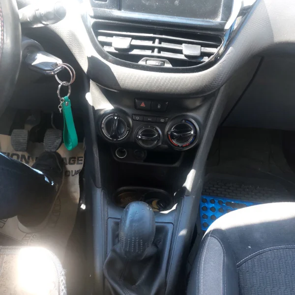 Peugeot 208 - Photo 5
