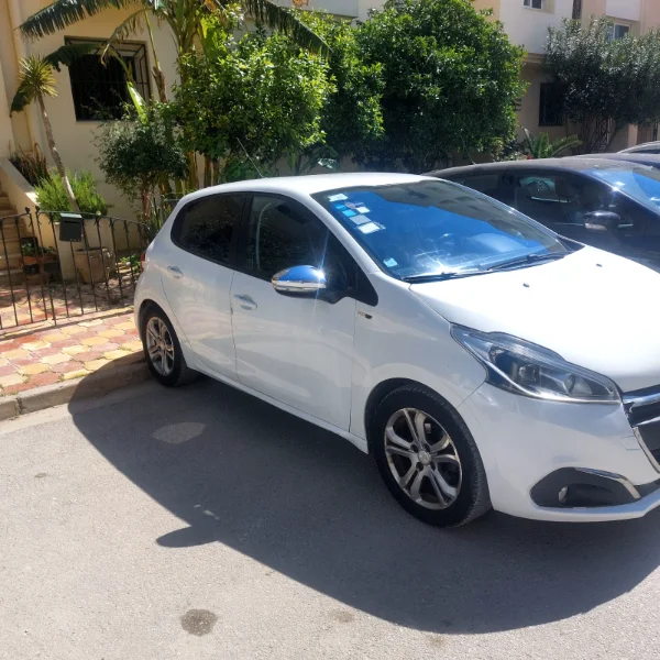 Peugeot 208 - Photo 4