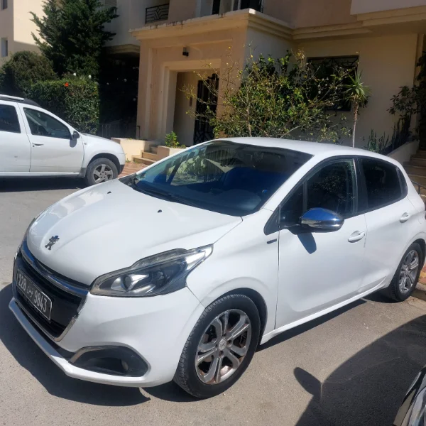 Peugeot 208 - Photo 3