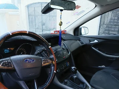 Ford FOCUS - Photo 2