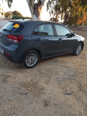 Kia RIO - Photo 4