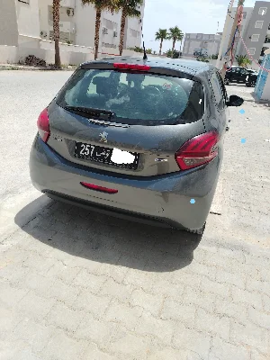 Peugeot 208 - Photo 2