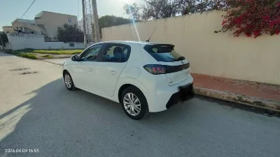 Peugeot 208 - Photo 2
