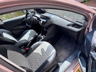 Peugeot 208 - Photo 9