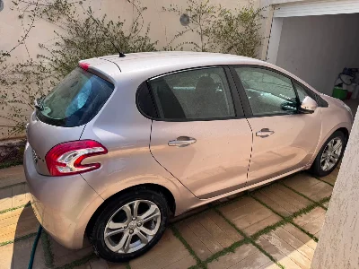 Peugeot 208 - Photo 8
