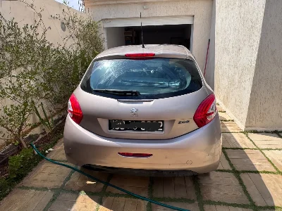 Peugeot 208 - Photo 6