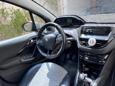 Peugeot 208 - Photo 4