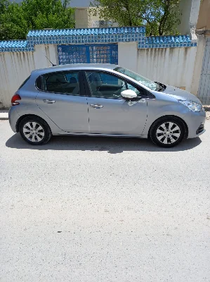 Peugeot 208 - Photo 4