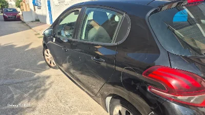 Peugeot 208 - Photo 2
