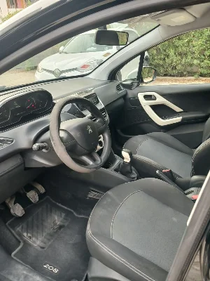 Peugeot 208 - Photo 9
