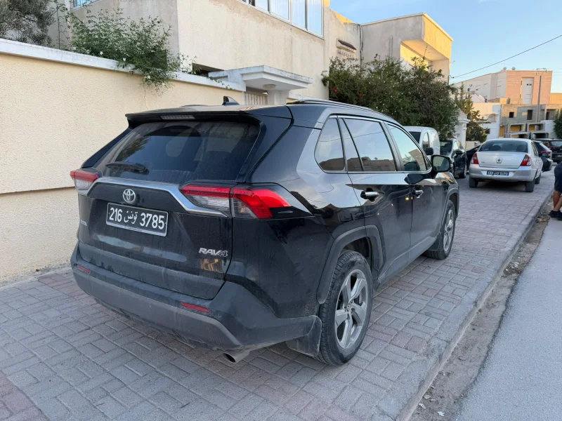 Toyota RAV4 - Photo 9