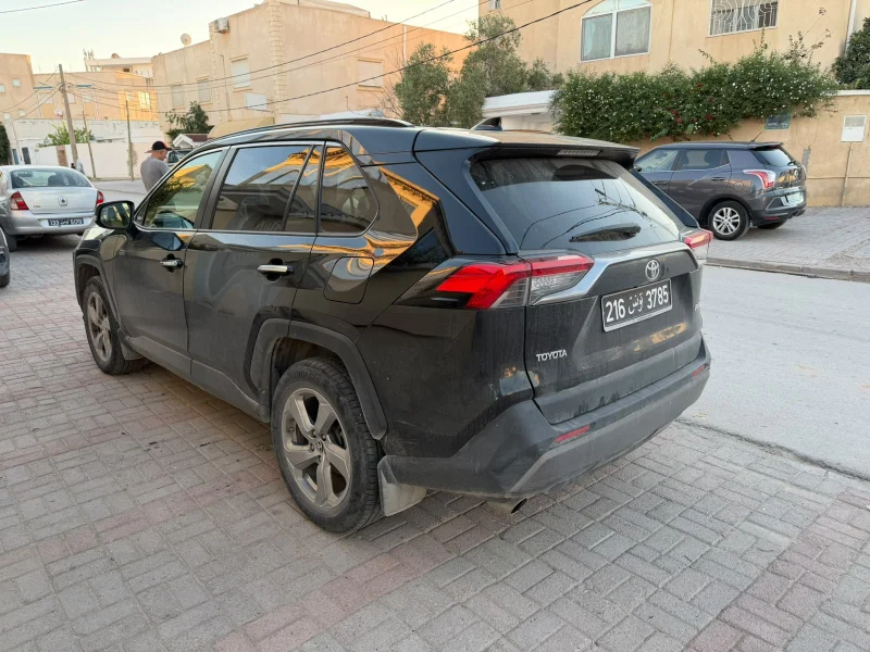 Toyota RAV4 - Photo 8