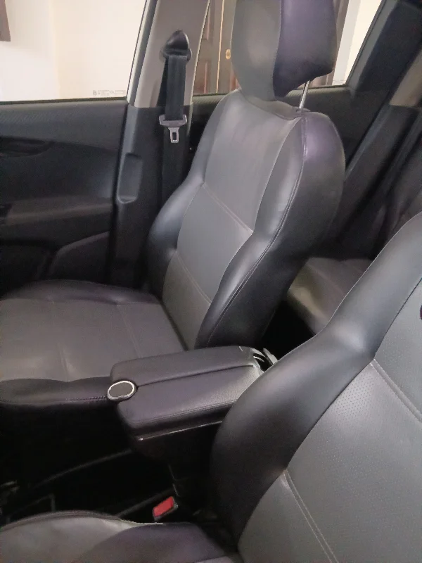 Mahindra KUV 100 - Photo 5