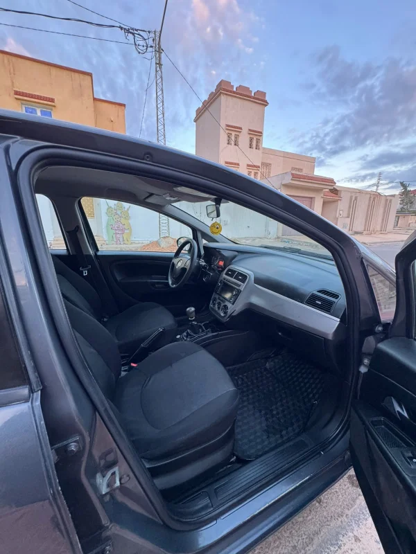 Fiat GRANDE PUNTO - Photo 2