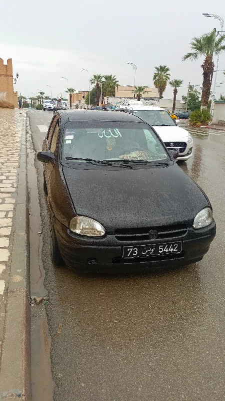 Opel Corsa 2011 Essence