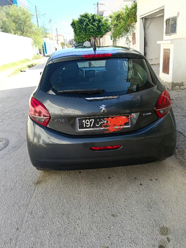 Peugeot 208 - Photo 6