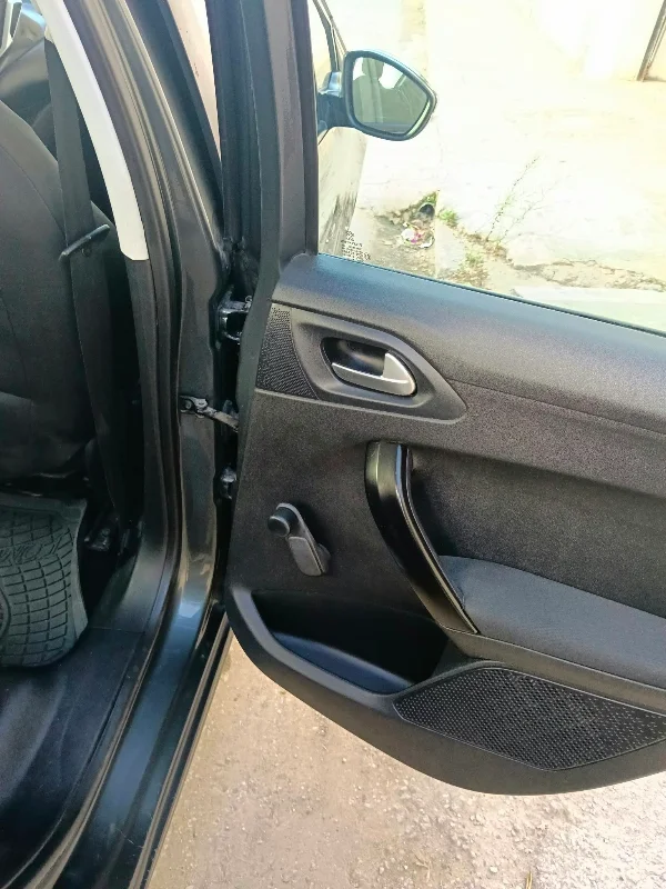 Peugeot 208 - Photo 4